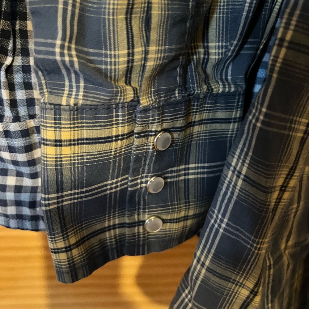 Wrangler snap button down - Picture 7 of 16